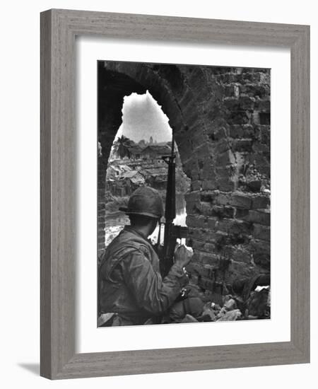 Battle of Hue-Associated Press-Framed Photographic Print