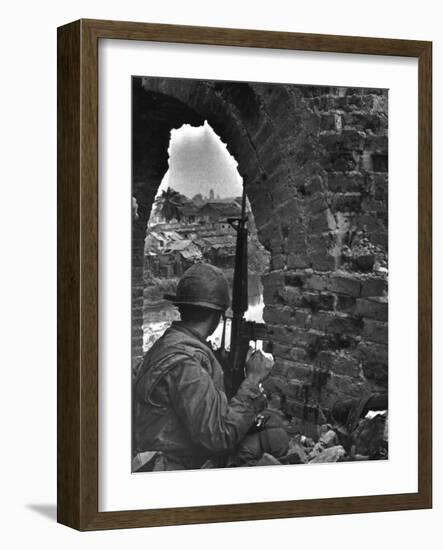 Battle of Hue-Associated Press-Framed Photographic Print