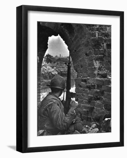 Battle of Hue-Associated Press-Framed Photographic Print