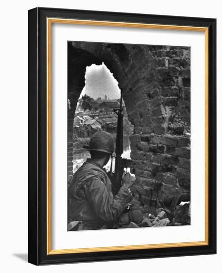 Battle of Hue-Associated Press-Framed Photographic Print