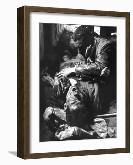 Battle of Hue-Associated Press-Framed Photographic Print