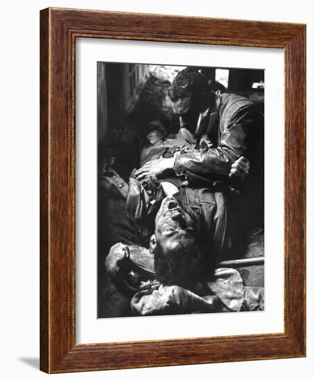 Battle of Hue-Associated Press-Framed Photographic Print