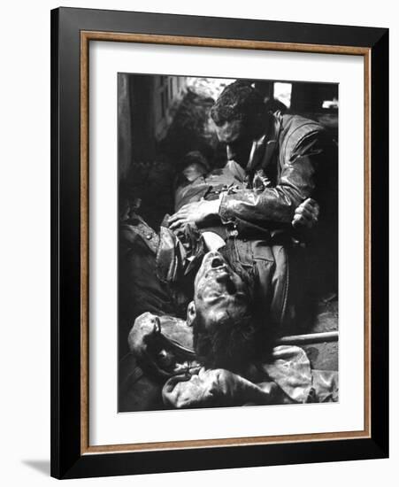 Battle of Hue-Associated Press-Framed Photographic Print