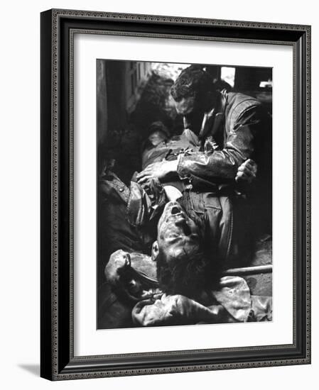 Battle of Hue-Associated Press-Framed Photographic Print