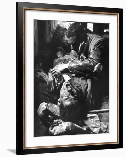 Battle of Hue-Associated Press-Framed Photographic Print