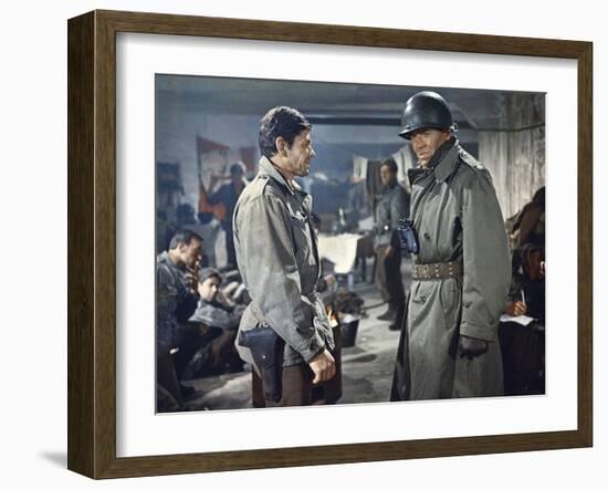 BATTLE OF THE BULGE, 1965 directed by KEN ANNAKIN Charles Bronson and Henry Fonda (photo)-null-Framed Photo