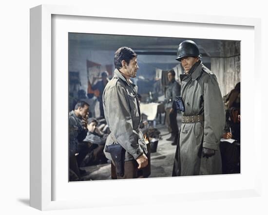 BATTLE OF THE BULGE, 1965 directed by KEN ANNAKIN Charles Bronson and Henry Fonda (photo)-null-Framed Photo