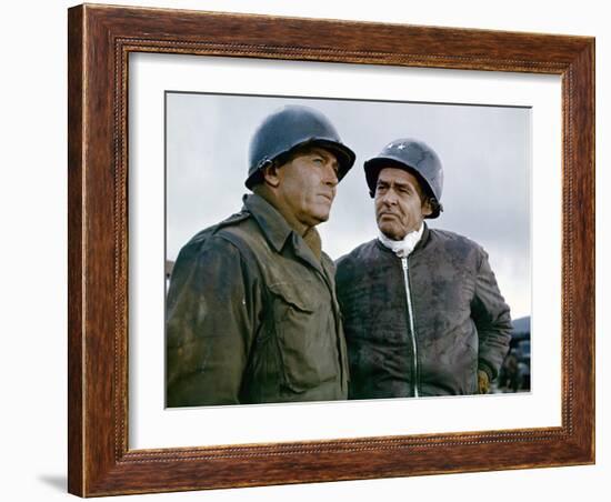 BATTLE OF THE BULGE, 1965 directed by KEN ANNAKIN Henry Fonda and Robert Ryan (photo)-null-Framed Photo