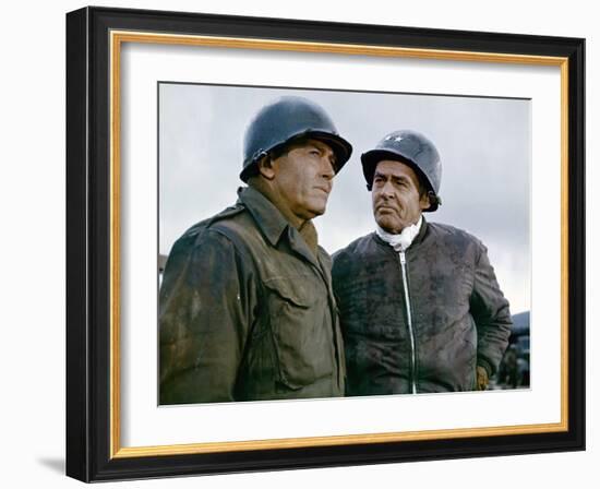 BATTLE OF THE BULGE, 1965 directed by KEN ANNAKIN Henry Fonda and Robert Ryan (photo)-null-Framed Photo