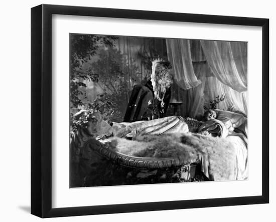 Beauty and the Beast, (aka 'Belle et la Bête, La'), Jean Marais, Josette Day, 1946-null-Framed Premium Photographic Print