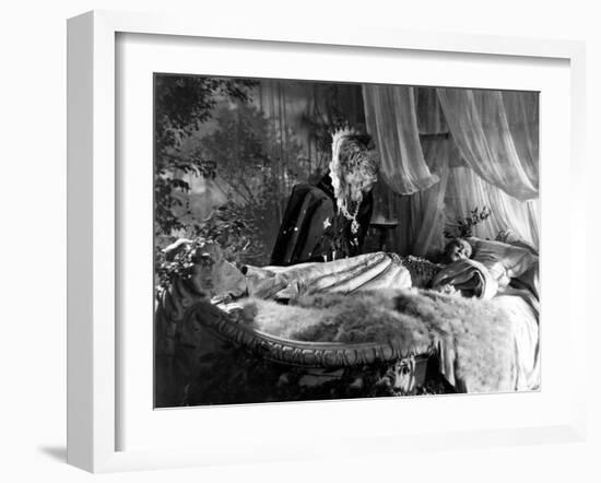 Beauty and the Beast, (aka 'Belle et la Bête, La'), Jean Marais, Josette Day, 1946-null-Framed Premium Photographic Print