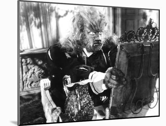 Beauty And The Beast, (aka La Belle et la Bete), Jean Marais, 1946-null-Mounted Photo