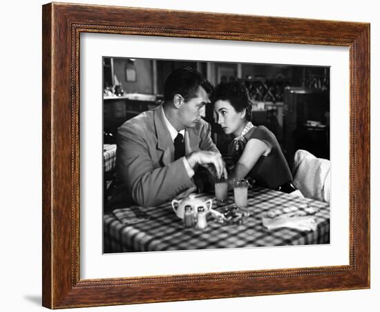 Belle mais dangereuse (She Couldn't Say No) by Lloyd Bacon with Robert Mitchum, Jean Simmons, 1954 -null-Framed Photo