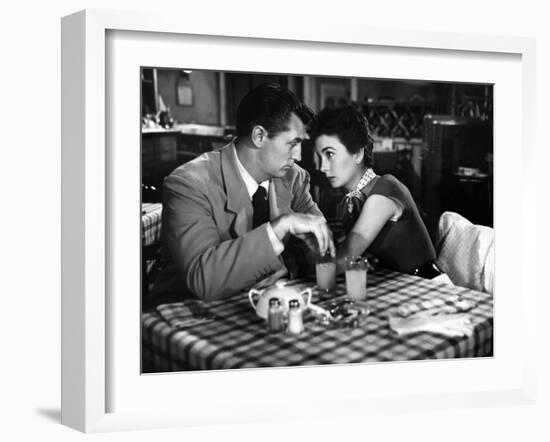 Belle mais dangereuse (She Couldn't Say No) by Lloyd Bacon with Robert Mitchum, Jean Simmons, 1954 -null-Framed Photo