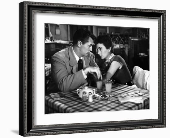Belle mais dangereuse (She Couldn't Say No) by Lloyd Bacon with Robert Mitchum, Jean Simmons, 1954 -null-Framed Photo