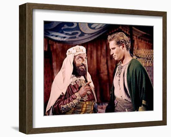 BEN-HUR, 1959 directed by WILLIAM WYLER Hugh Griffith and Charlton Heston (photo)-null-Framed Photo