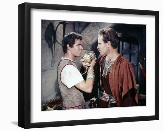 BEN-HUR, 1959 directed by WILLIAM WYLER Stephen Boyd and Charlton Heston (photo)-null-Framed Photo