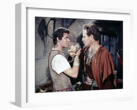 BEN-HUR, 1959 directed by WILLIAM WYLER Stephen Boyd and Charlton Heston (photo)-null-Framed Photo