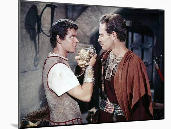 BEN-HUR, 1959 directed by WILLIAM WYLER Stephen Boyd and Charlton Heston (photo)-null-Mounted Photo