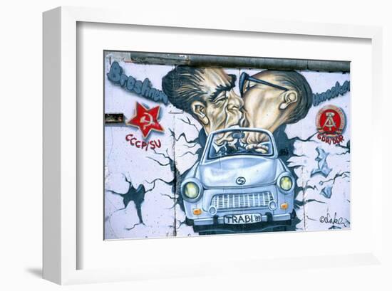 Berlin Wall East-Side-Gallery-null-Framed Art Print