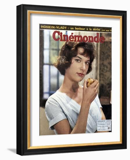Bernadette Lafont faisant la Une du magazine Cinemonde du 6 octobre, 1959 (photo)-null-Framed Photo