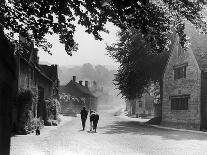 Family resting in the Cotswolds, 1935-Bernard Alfieri-Photographic Print