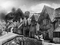 Family resting in the Cotswolds, 1935-Bernard Alfieri-Photographic Print