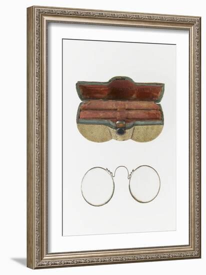 Bésicles et leur étui de forme trilobée-null-Framed Giclee Print