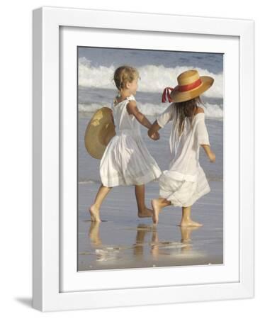 ベッツィー・キャメロン、Betsy Cameron Two Children on Beach Betsy Cameron - AptDeco