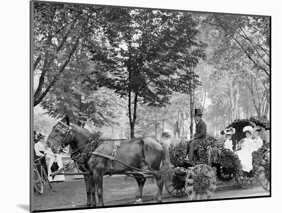 Bi-Centenary Celebration, Floral Parade, Carriage of Mrs. D.G. Swift, Detroit, Mich.-null-Mounted Photo