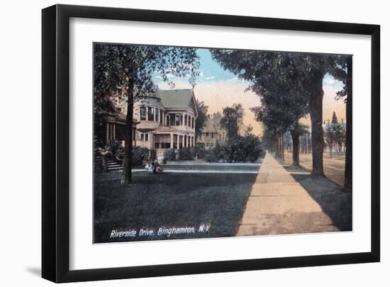 Binghamton, New York - Residential Scene on Riverside Drive-Lantern Press-Framed Art Print