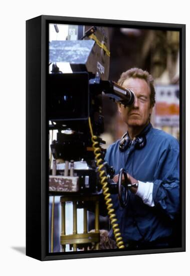 BLACK RA 1989 directed by RIDLEY SCOTT On the set, Ridley Scott behind the camera (photo)-null-Framed Stretched Canvas