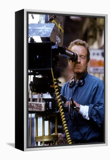 BLACK RA 1989 directed by RIDLEY SCOTT On the set, Ridley Scott behind the camera (photo)-null-Framed Stretched Canvas