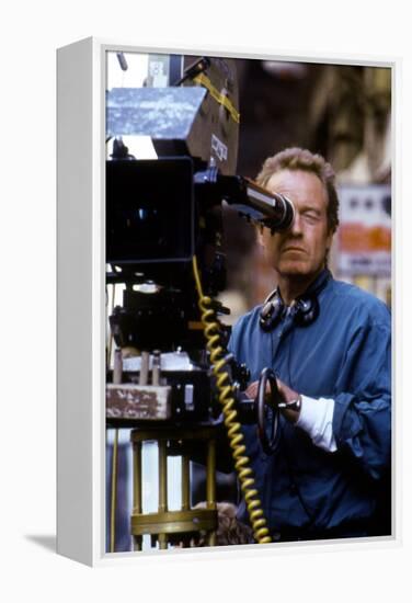 BLACK RA 1989 directed by RIDLEY SCOTT On the set, Ridley Scott behind the camera (photo)-null-Framed Stretched Canvas