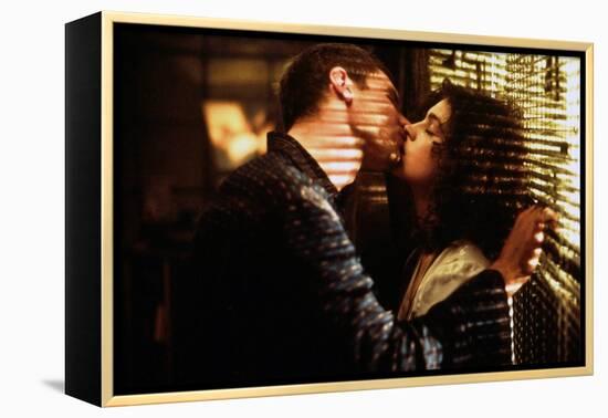 BLADE RUNNER, 1981 directed by RIDLEY SCOTT Harrison Ford and Sean Young (photo)-null-Framed Stretched Canvas