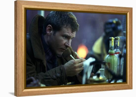 BLADE RUNNER, 1981 directed by RIDLEY SCOTT Harrison Ford (photo)-null-Framed Stretched Canvas