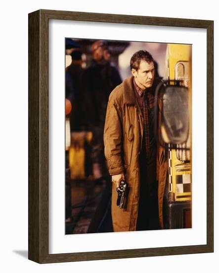 BLADE RUNNER, 1981 directed by RIDLEY SCOTT Harrison Ford (photo)-null-Framed Photo