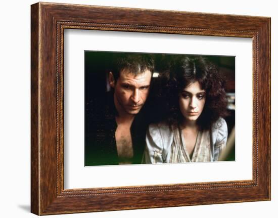 BLADE RUNNER, 1981 directed by RIDLEY SCOTT Harrison Ford / Sean Young (photo)-null-Framed Photo