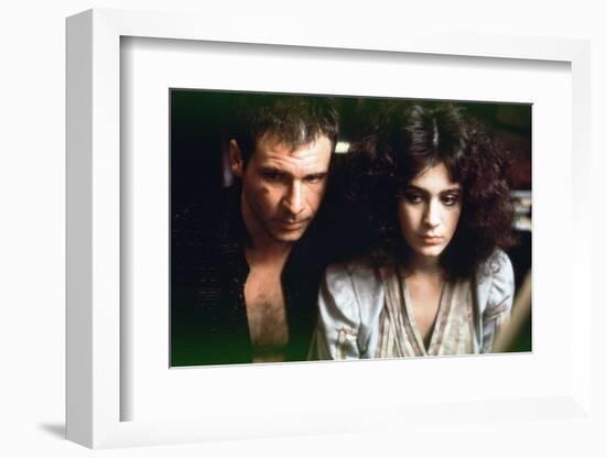 BLADE RUNNER, 1981 directed by RIDLEY SCOTT Harrison Ford / Sean Young (photo)-null-Framed Photo