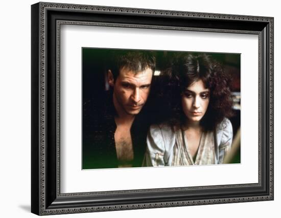 BLADE RUNNER, 1981 directed by RIDLEY SCOTT Harrison Ford / Sean Young (photo)-null-Framed Photo