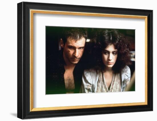 BLADE RUNNER, 1981 directed by RIDLEY SCOTT Harrison Ford / Sean Young (photo)-null-Framed Photo