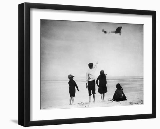 Blériot English Channel Flight, 1909-Science Source-Framed Giclee Print