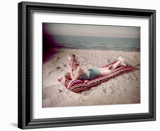 Blonde on Lilo, Woof-Charles Woof-Framed Photographic Print