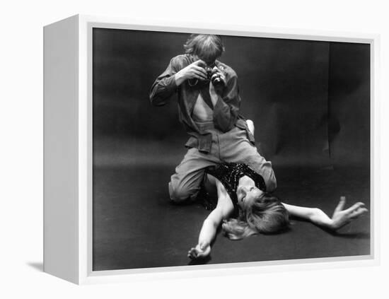 BLOW-UP, 1966 directed by MICHELANGELO ANTONIONI David Hemmings (b/w photo)-null-Framed Stretched Canvas