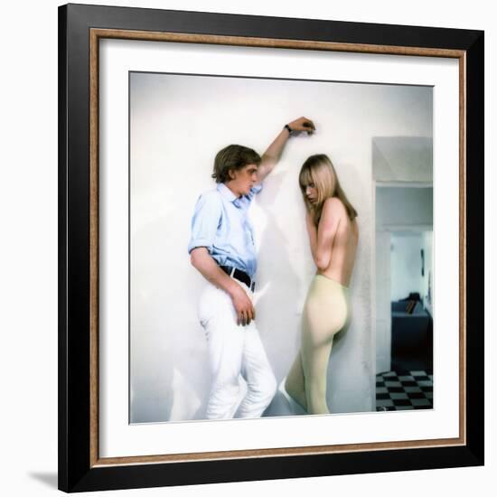 Blow-up by Michelangelo Antonioni (1912 - 2007) with David Hemmings, Jane Birk 1966 (photo)-null-Framed Photo