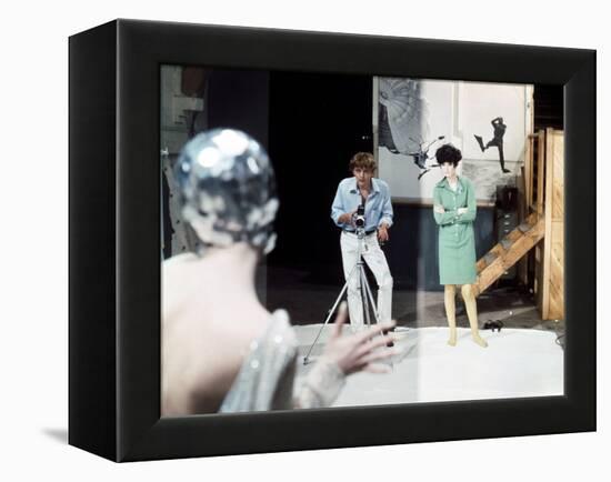 Blow-up by Michelangelo Antonioni (1912 - 2007) with David Hemmings, Peggy Moffitt, 1966 (photo)-null-Framed Stretched Canvas