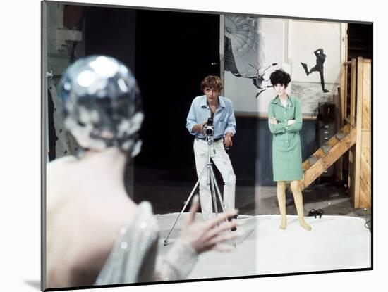 Blow-up by Michelangelo Antonioni (1912 - 2007) with David Hemmings, Peggy Moffitt, 1966 (photo)-null-Mounted Photo