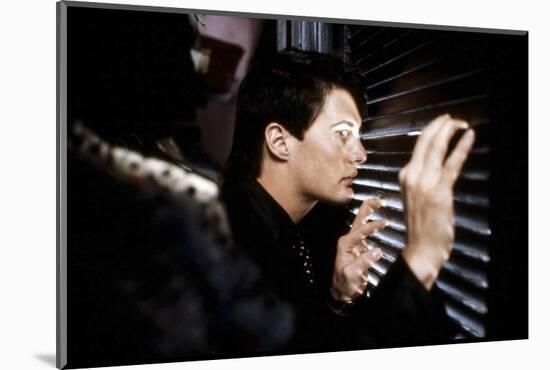 Blue Velvet by DavidLynch with Kyle MacLachlan, 1986 (photo)-null-Mounted Photo