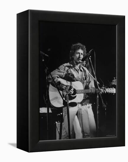 Bob Dylan during Rock Concert at Madison Square Garden-Bill Ray-Framed Premier Image Canvas