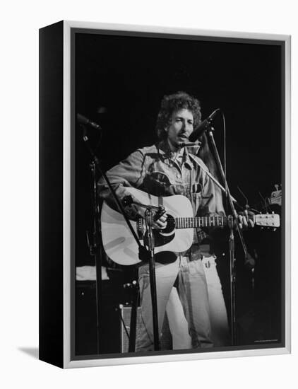 Bob Dylan during Rock Concert at Madison Square Garden-Bill Ray-Framed Premier Image Canvas